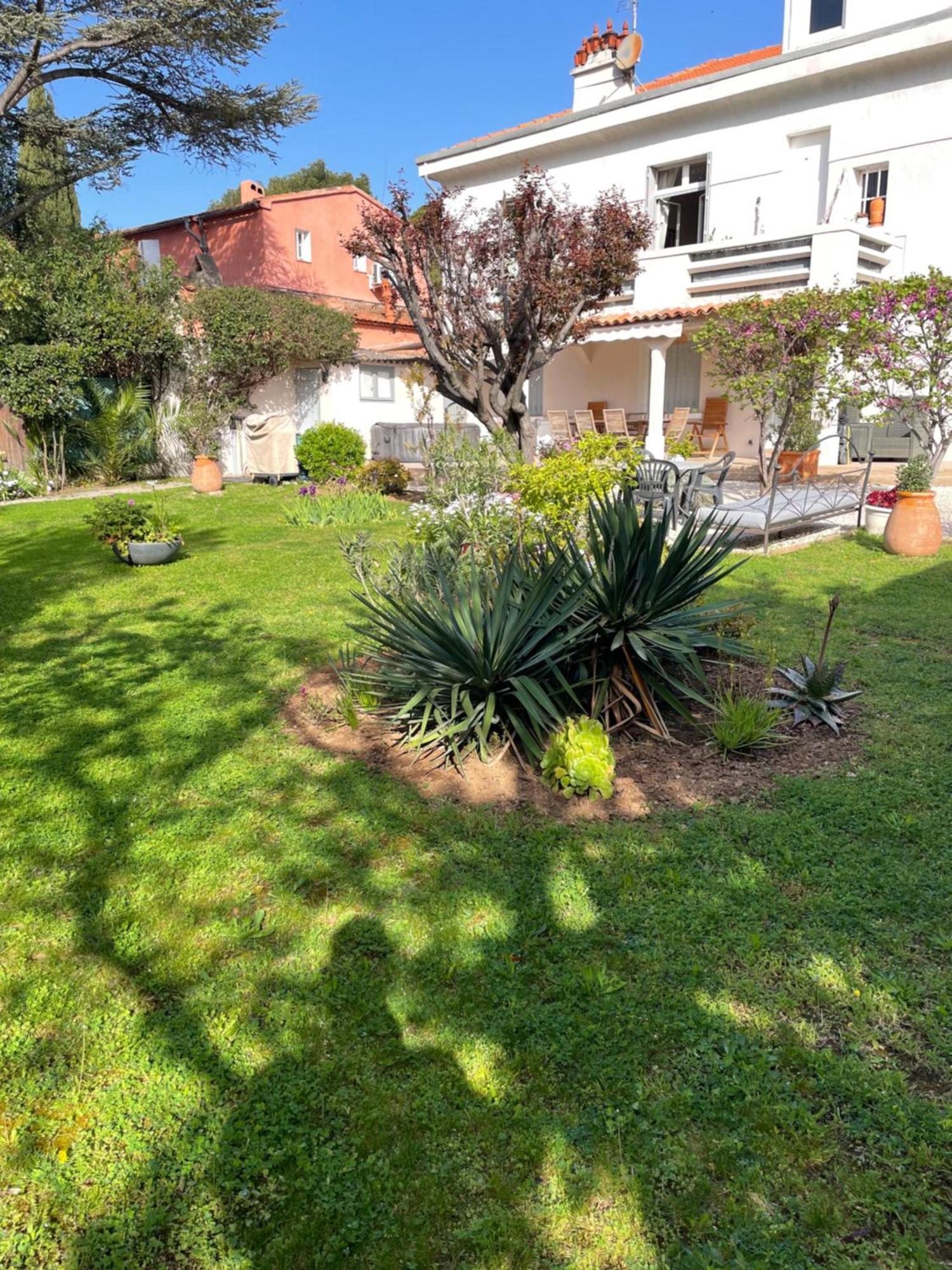 Appartement Rez De Villa Proche Port Et Plages De Sanary Exterior foto